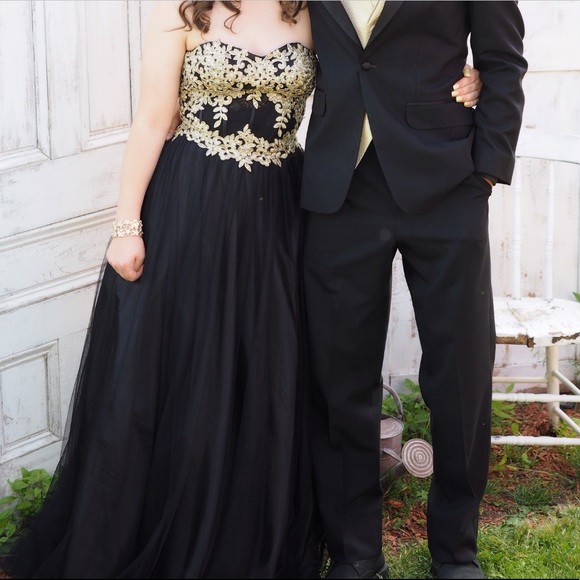 Beautiful Black and Gol Prom Dress - Picture 4 of 5